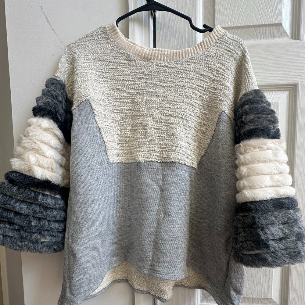 Amadi by Anthropologie Grey and Beige Top Size: Women's Medium